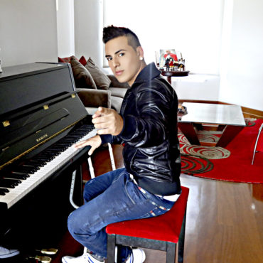 JR La Melodia Presenta Nuevo Sencillo ''Pecado de Amor'' Disponible Este 15 de Julio 2 Jr La Melodia