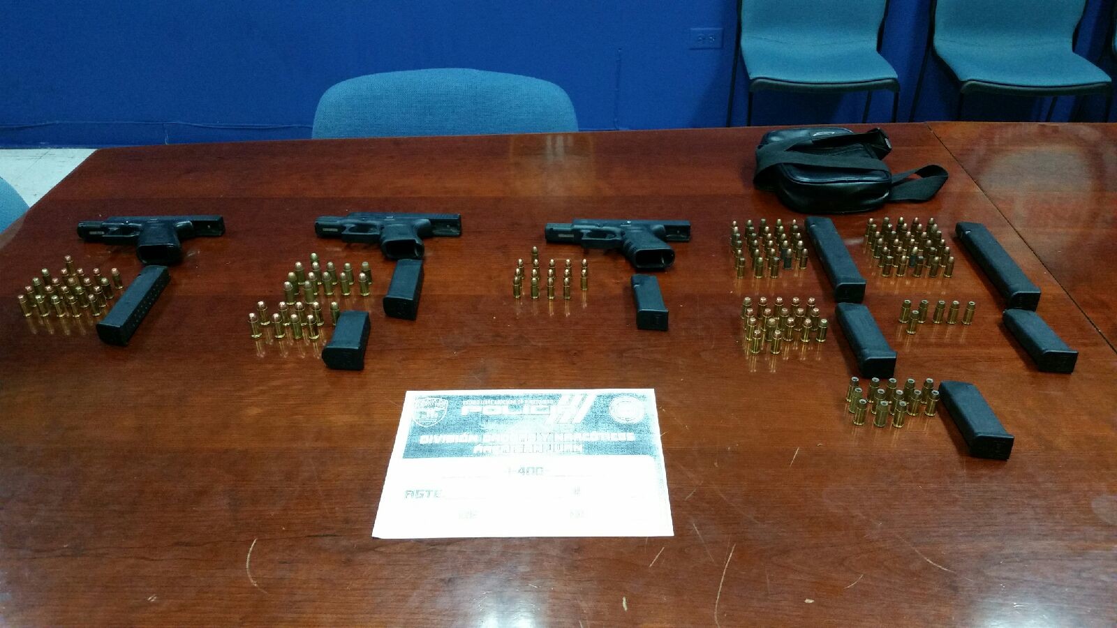 Arrestan a reguetonero Anuel AA con varias pistolas al salir de discoteca en Santurce 11 Armas