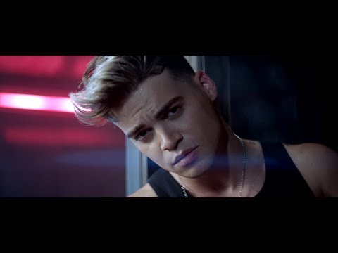 iZaak - Si Te Quedas (Video Oficial) 1 0 139