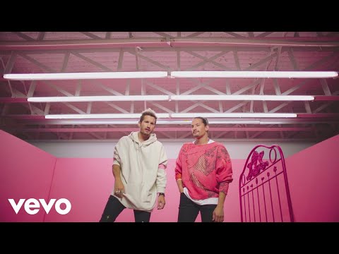Mau y Ricky Ft Karol G, Becky G, Leslie Grace, Lali