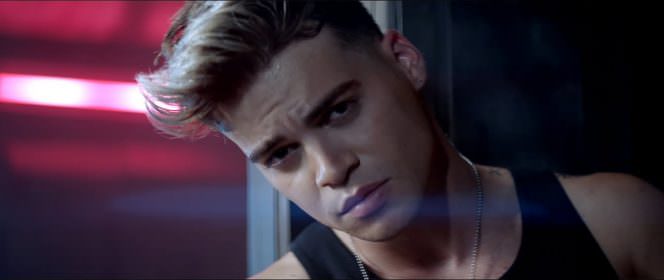 iZaak deslumbra con su nuevo sencillo y video “Si Te Quedas” 11 2Rvrdwn