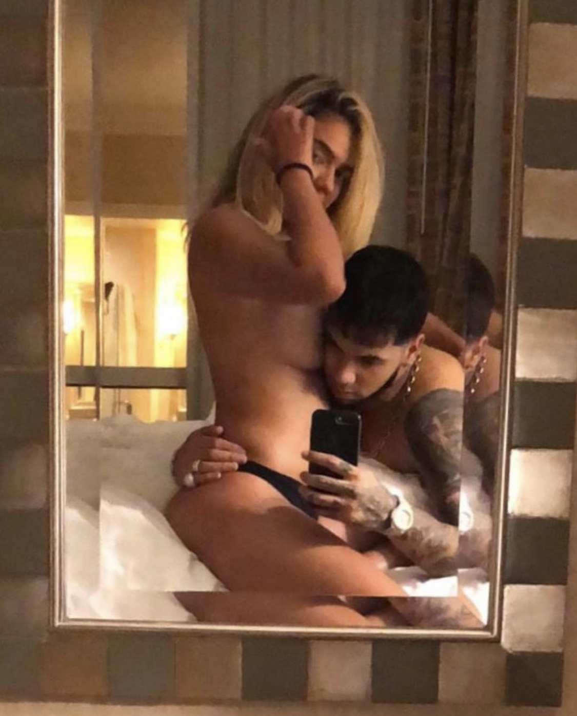 KAROL G SUBE FOTO EN LA CAMA CON ANUEL AA PARA PROMOCIONAR NUEVO TEMA 30 B242252F Caca 4Bdf 8680 C8D1Ec2Ebf32