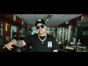 JAVY THE FLOW -MEDIO MILLÓN (OFFICIAL VIDEO) Javy The Flow -Medio Millón (Official Video)